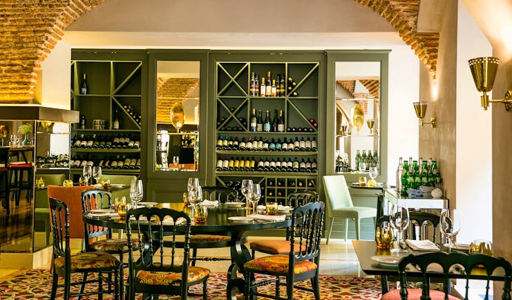 Pousada de Lisboa restaurant, arched ceilings in brown bricks, tables and chairs, large wine cupboard