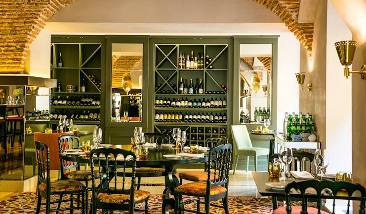 Pousada de Lisboa restaurant, arched ceilings in brown bricks, tables and chairs, large wine cupboard
