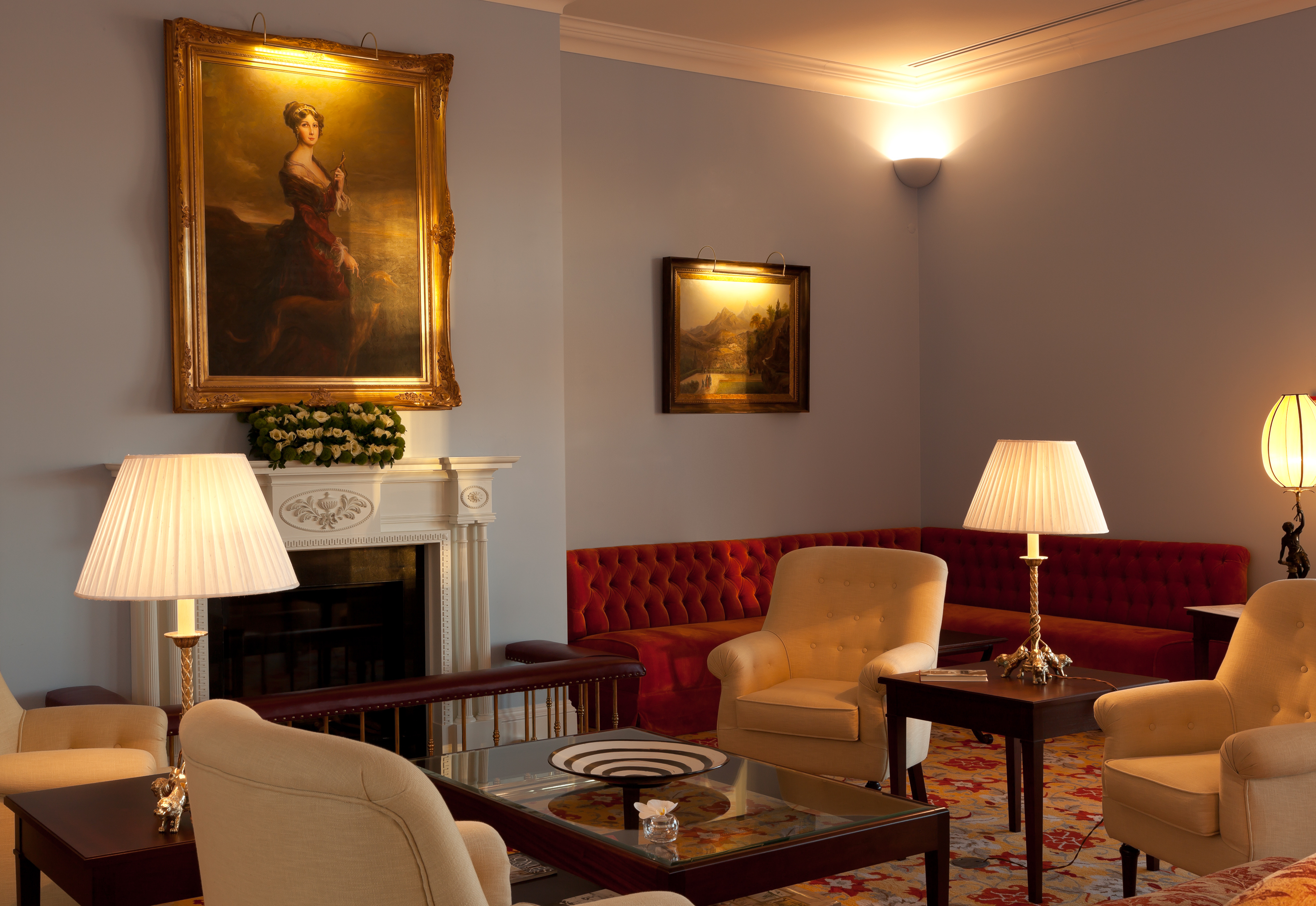 Yeatman Portugal lounge with lamps and chairs