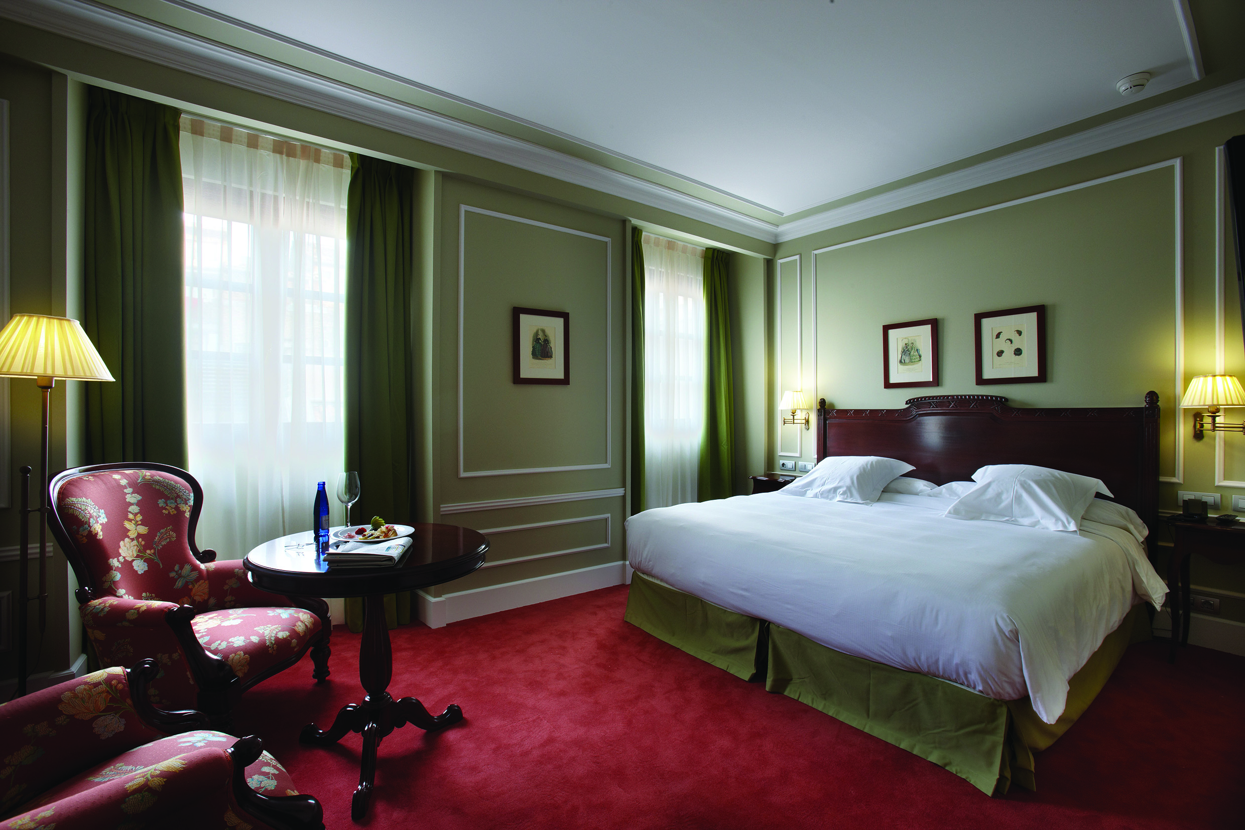 Tivoli Palacio de Seteais Portugal exterior large stone entrance gate with archway