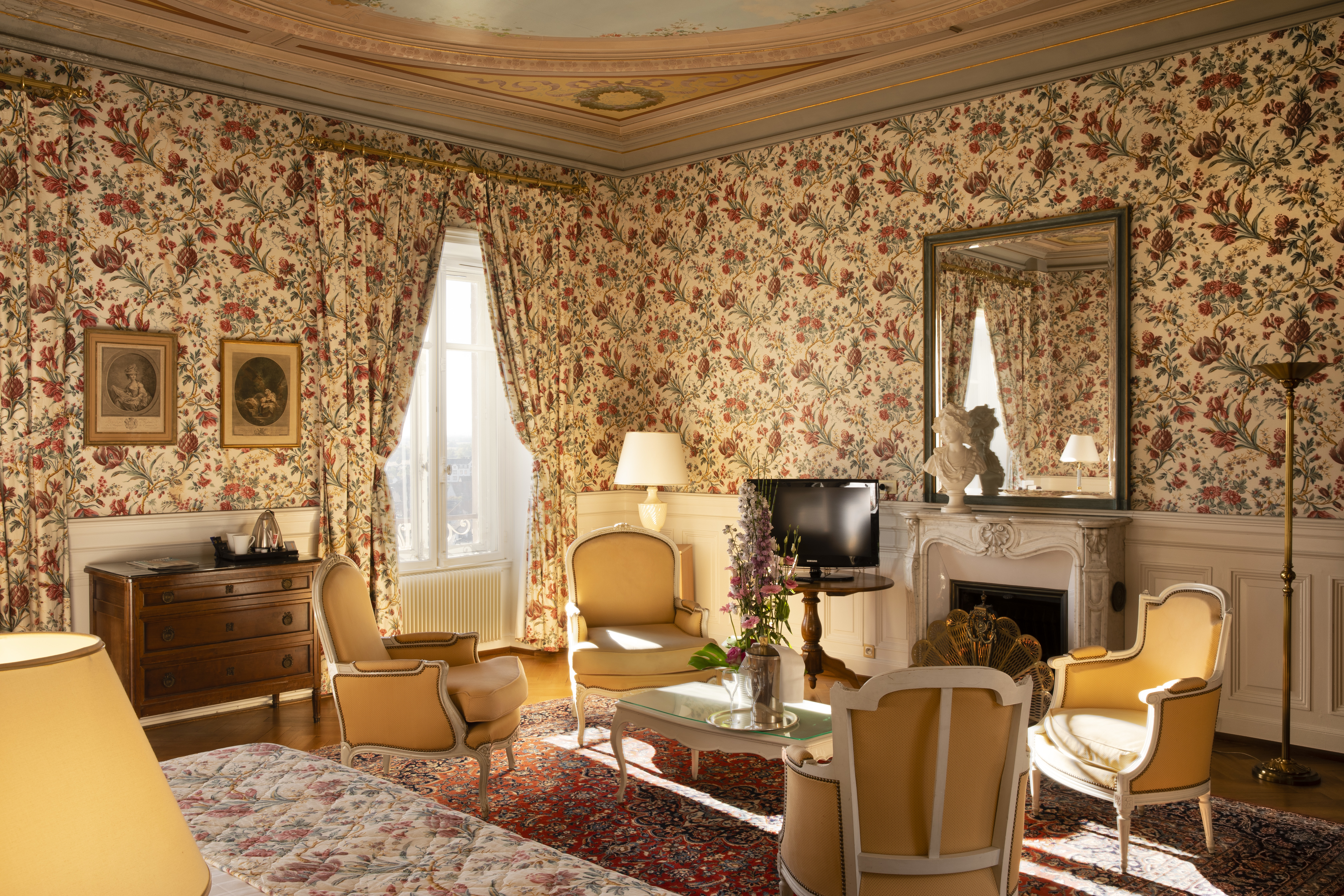Chateau d'Isenbourg deluxe yellow room