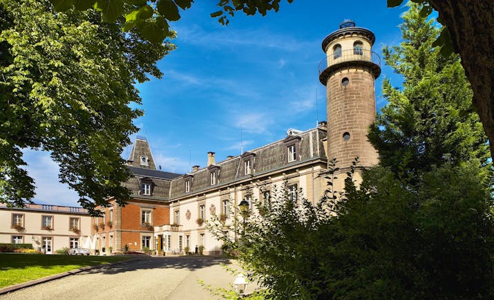 Chateau d'Isenbourg exterior of front with tower on end