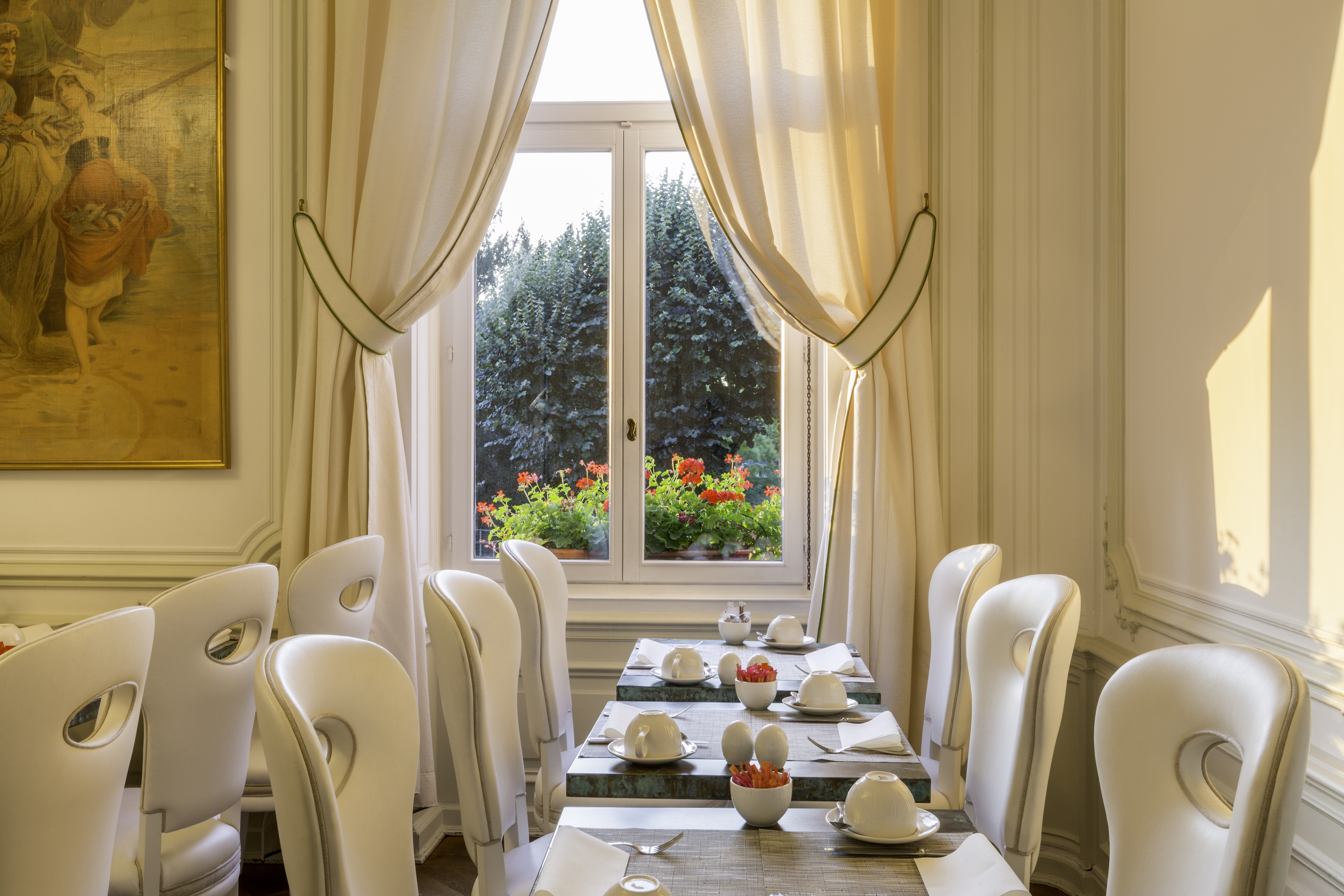 Hotel Regent Contades breakfast tables