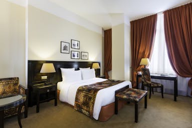 Hotel Regent Contades deluxe red room