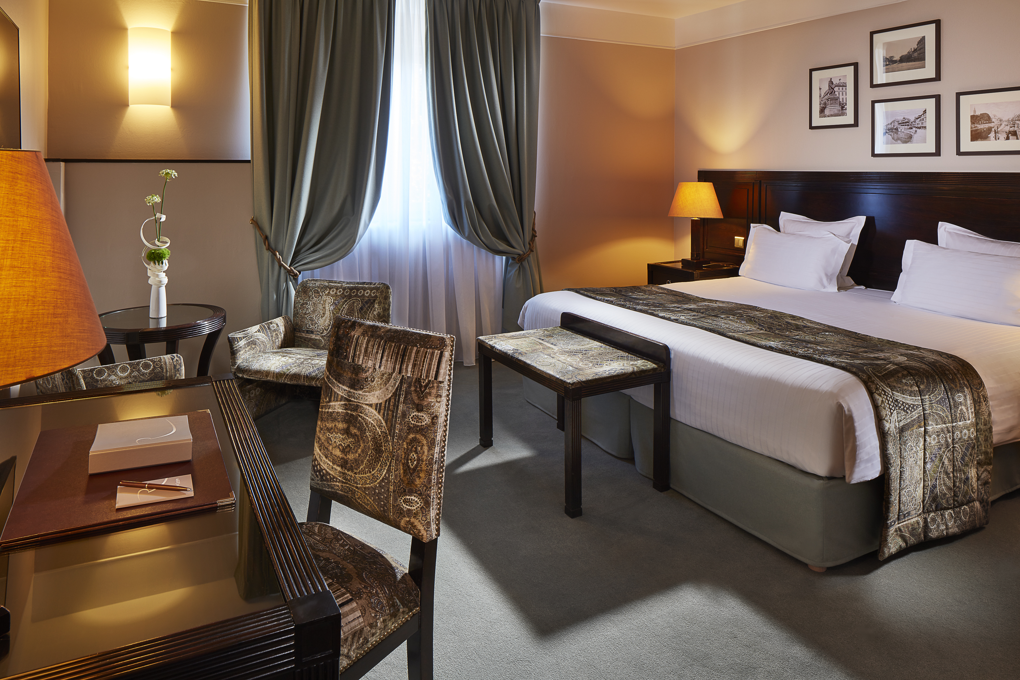 Hotel Regent Contades deluxe room with lights