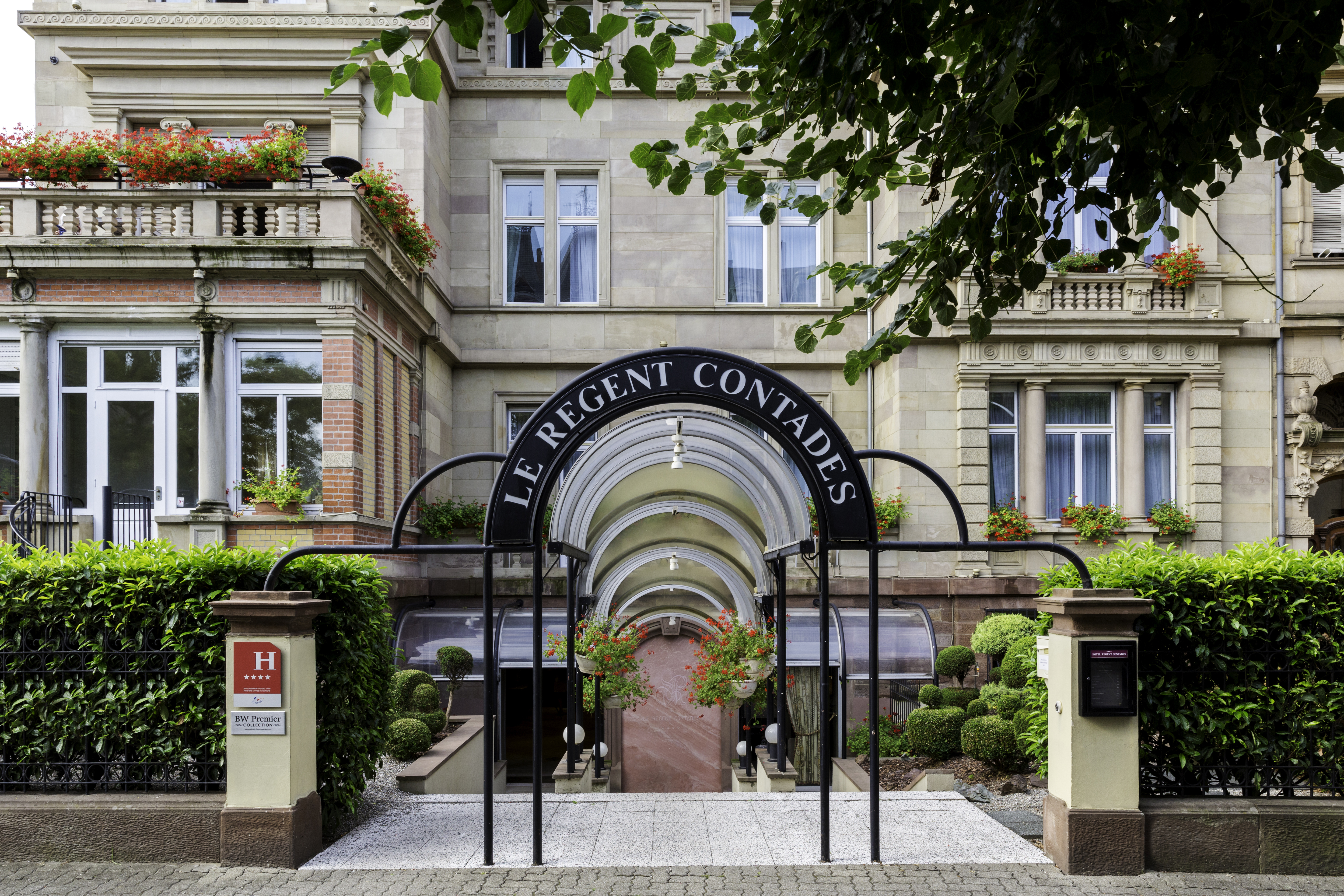 Hotel Regent Contades entrance gate with hedge