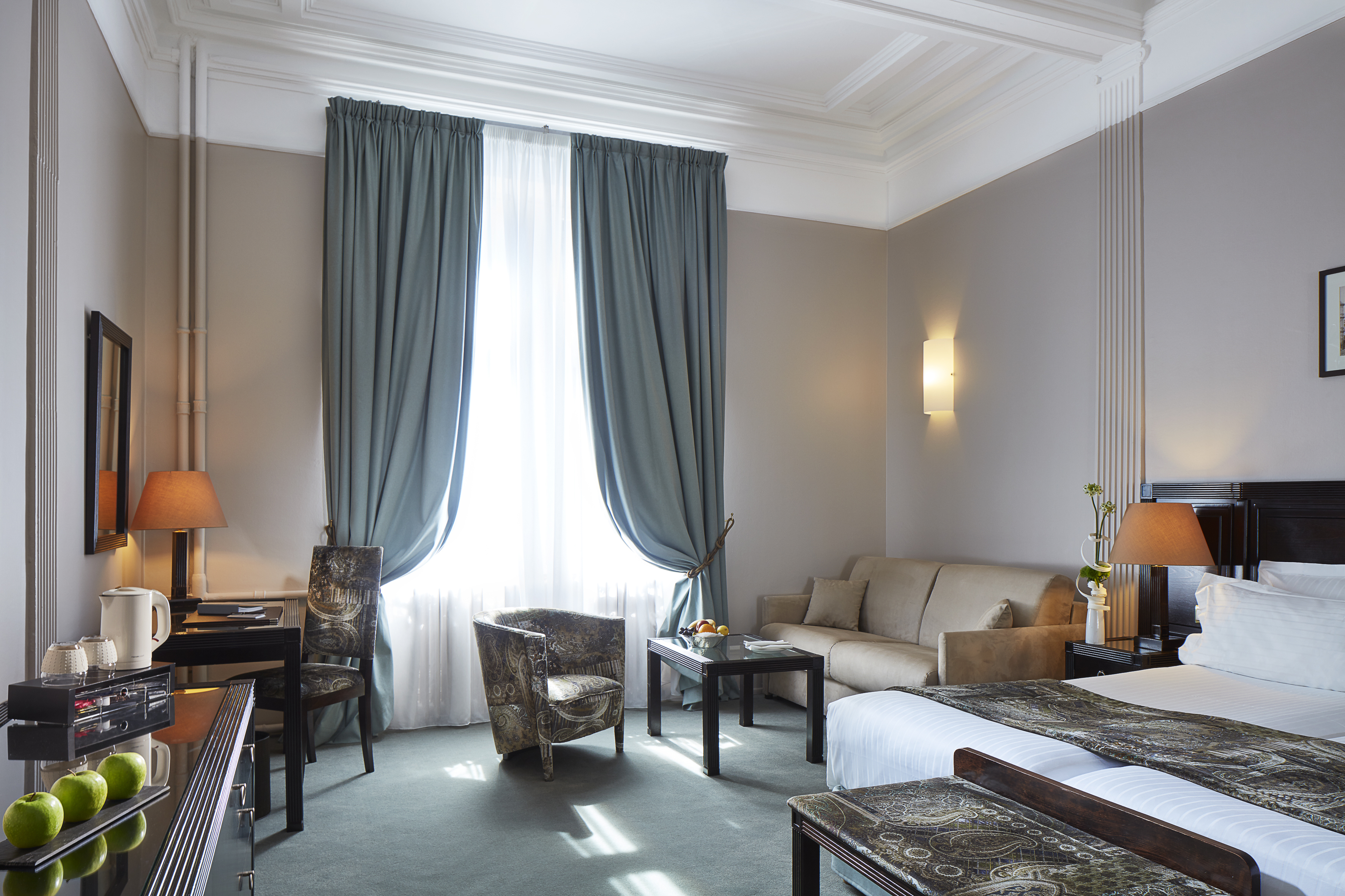 Hotel Regent Contades junior suite with green grey blue curtains