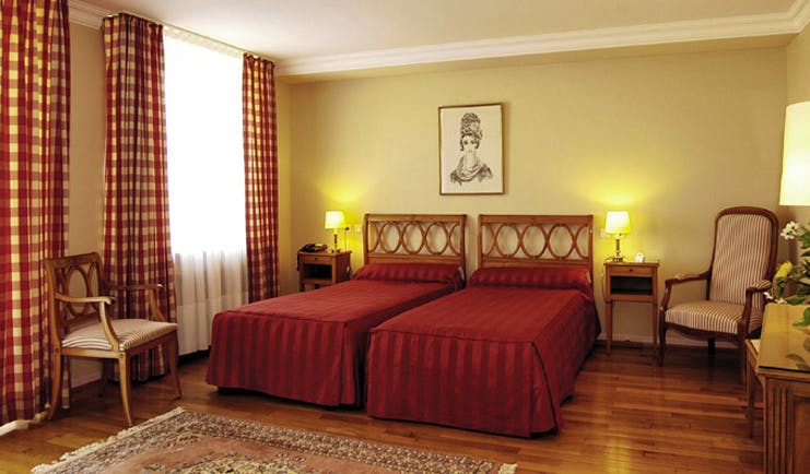 Le Clos Saint Vincent Alsace twin bedroom wooden floors