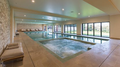 Spa indoor pool and jacuzzi at Chais Monnet Cognac