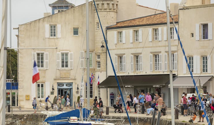 Hotel de Toiras quayside with front of building