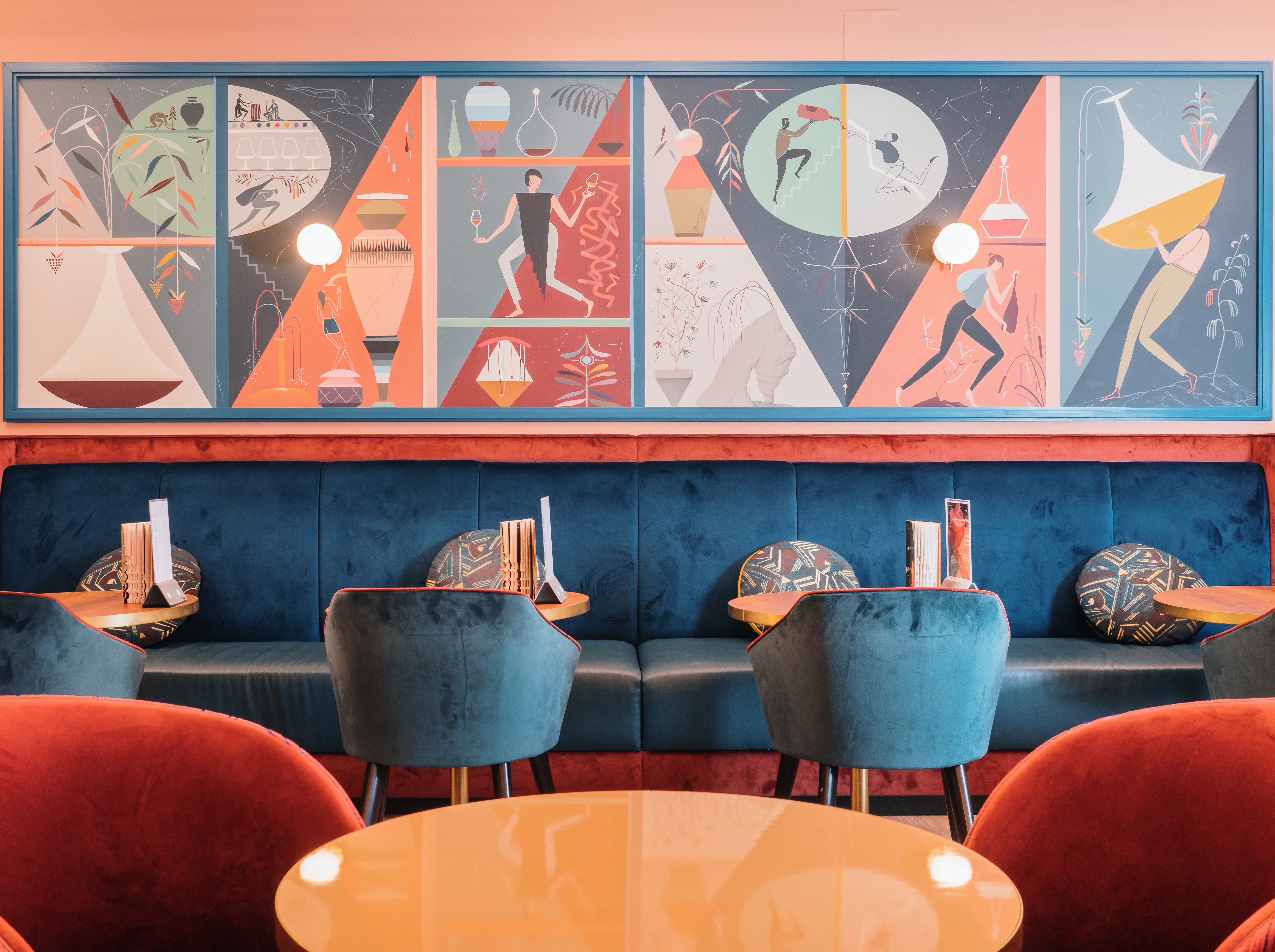 Le Burdigala Bordeaux colourful bar with painted walls