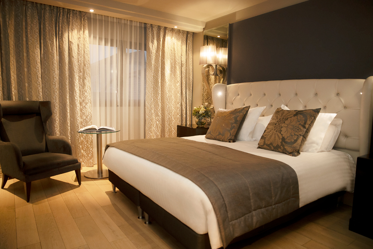 Le Burdigala Bordeaux classic room with brown chair