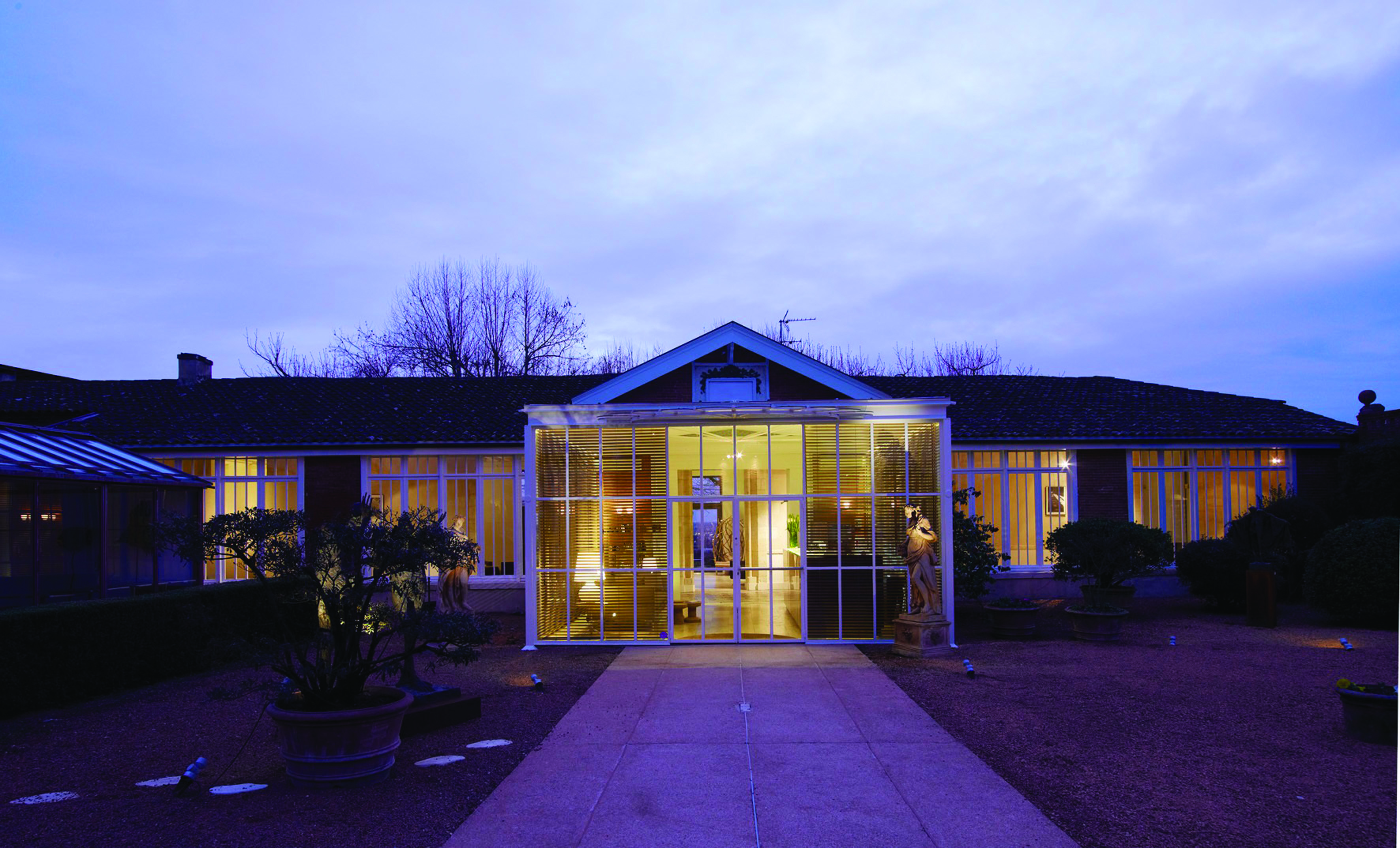 Le Saint James Bordeaux cafe esperance rustic decor chalkboards checked tablecloths