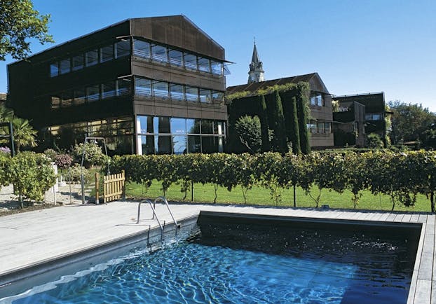 Le Saint James Bordeaux view over the countryside and swimming pool