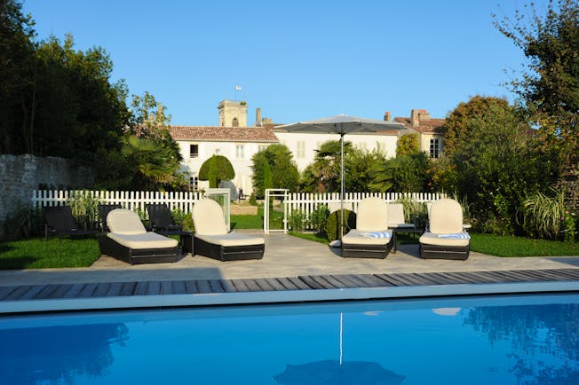 Villa Clarisse chairs next to swimming pool