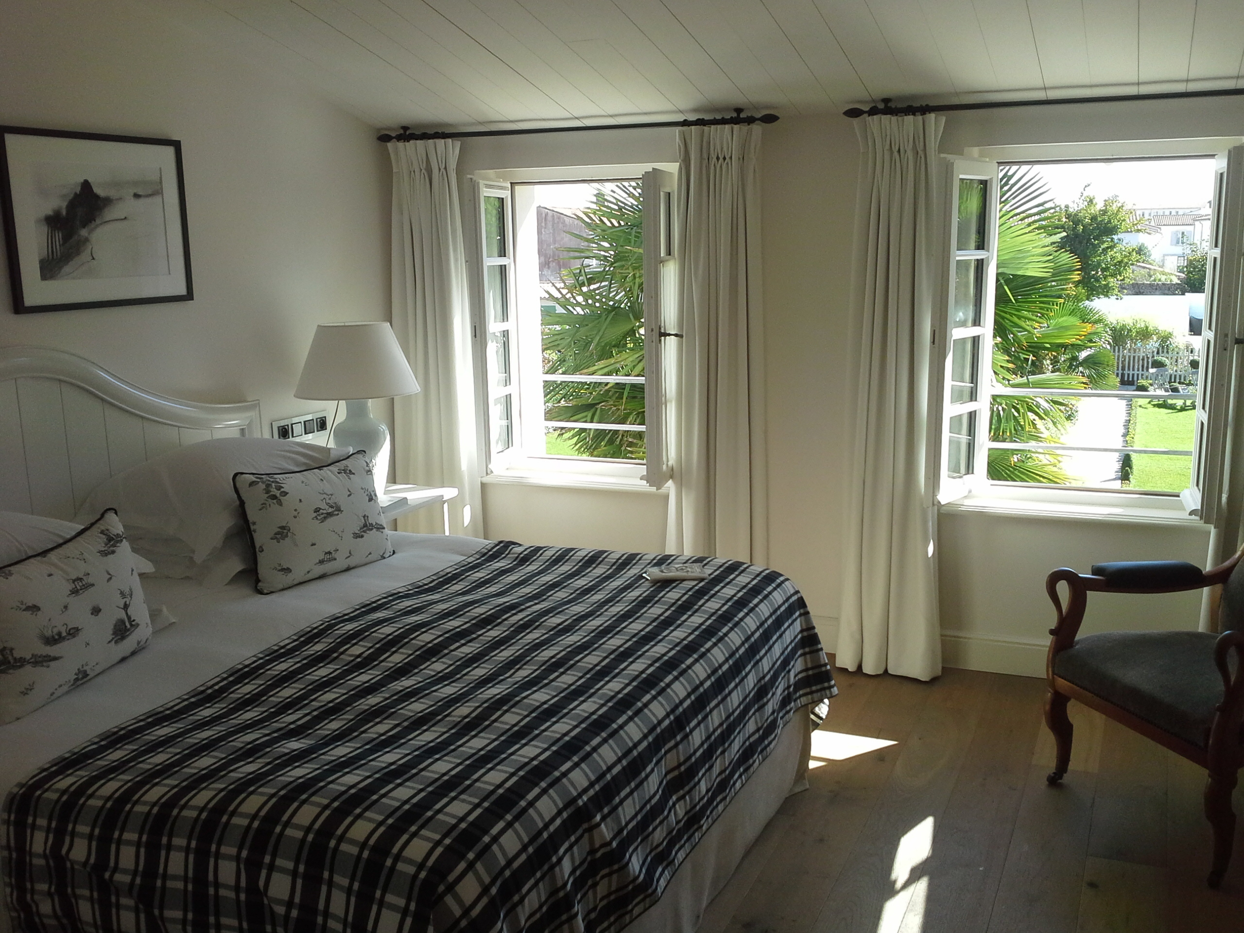 Villa Clarisse bedorom with open windows and garden view