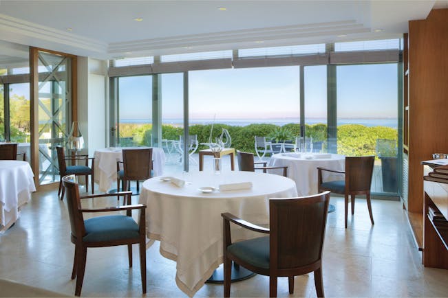 Hotel Anne de Bretagne Brittany restaurant indoor dining area with sea view