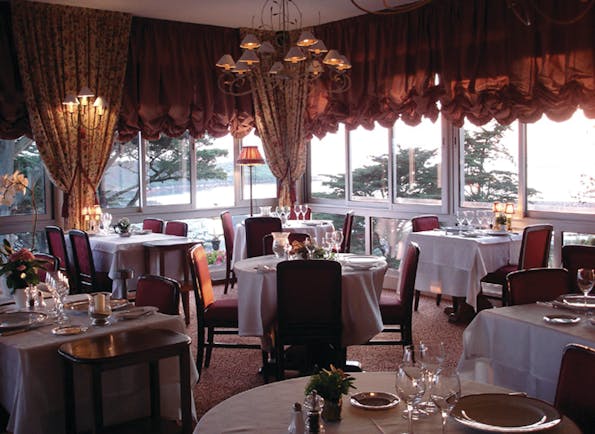Ti al Lannec Brittany restaurant dining area with sea view