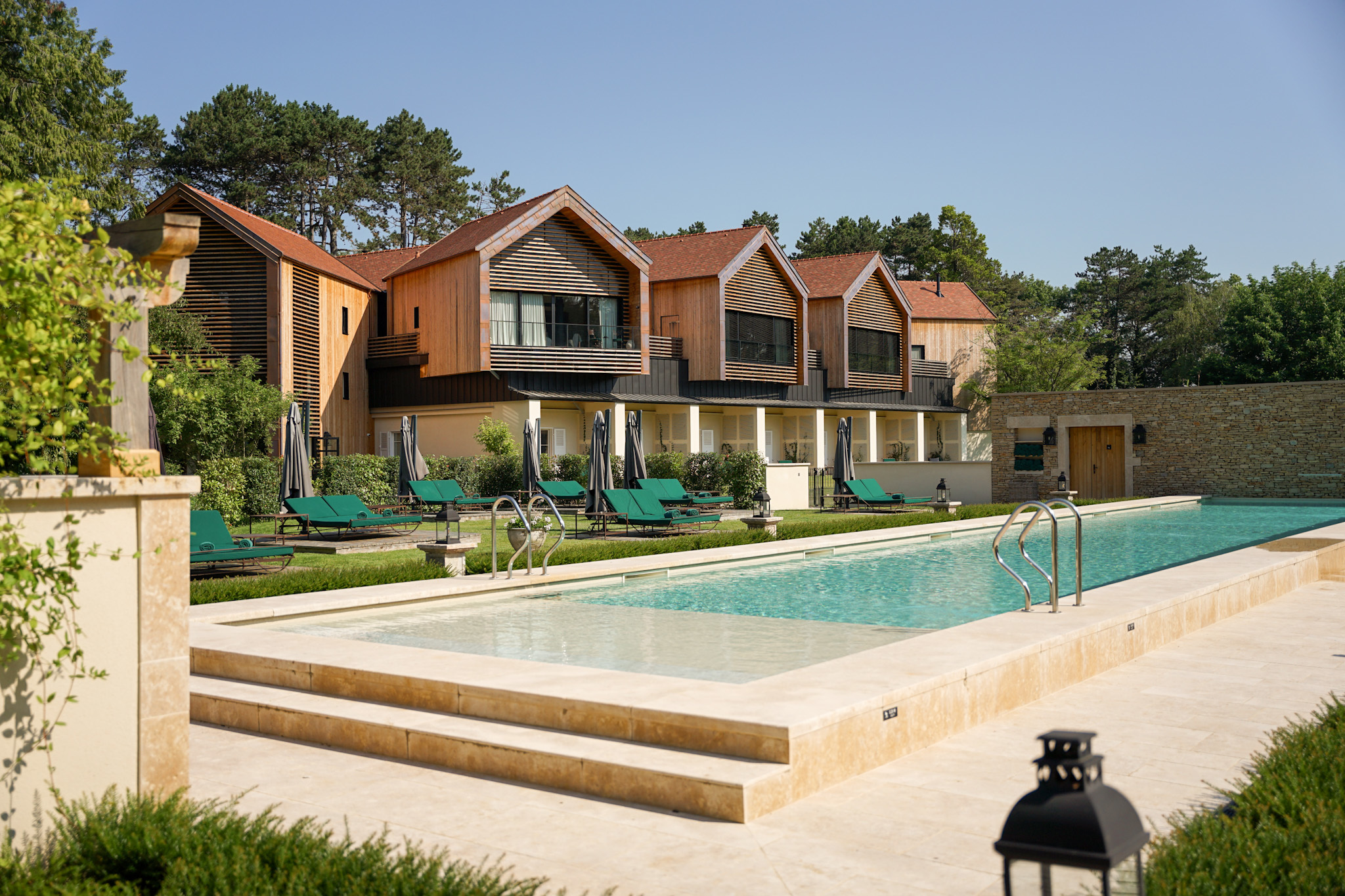 Hostellerie de Levernois Pool (Photo: Maison Kalos)