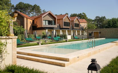 Hostellerie de Levernois Pool (Photo: Maison Kalos)