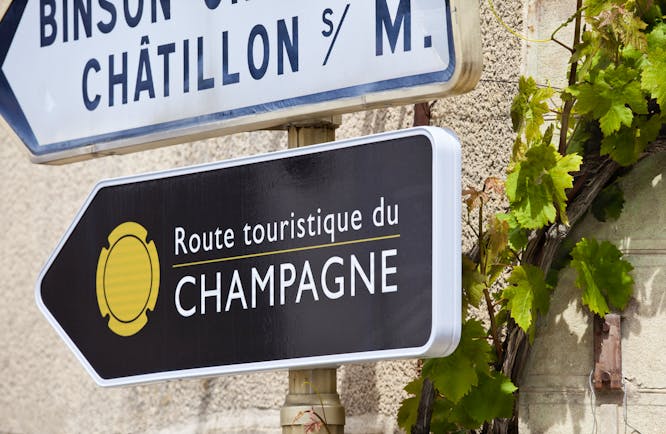 Sign for the official tourist route in the Champagne region
