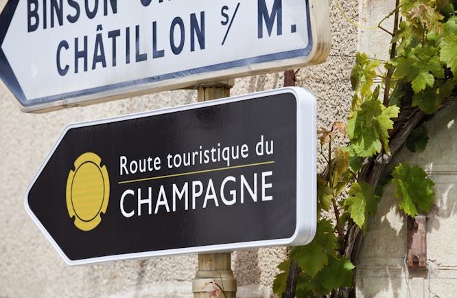 Sign for the official tourist route in the Champagne region