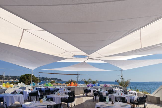 Le Cap d'Antibes Beach Hotel Cote d'Azur outdoor pool overlooking the sea with three wooden sculptures of fish