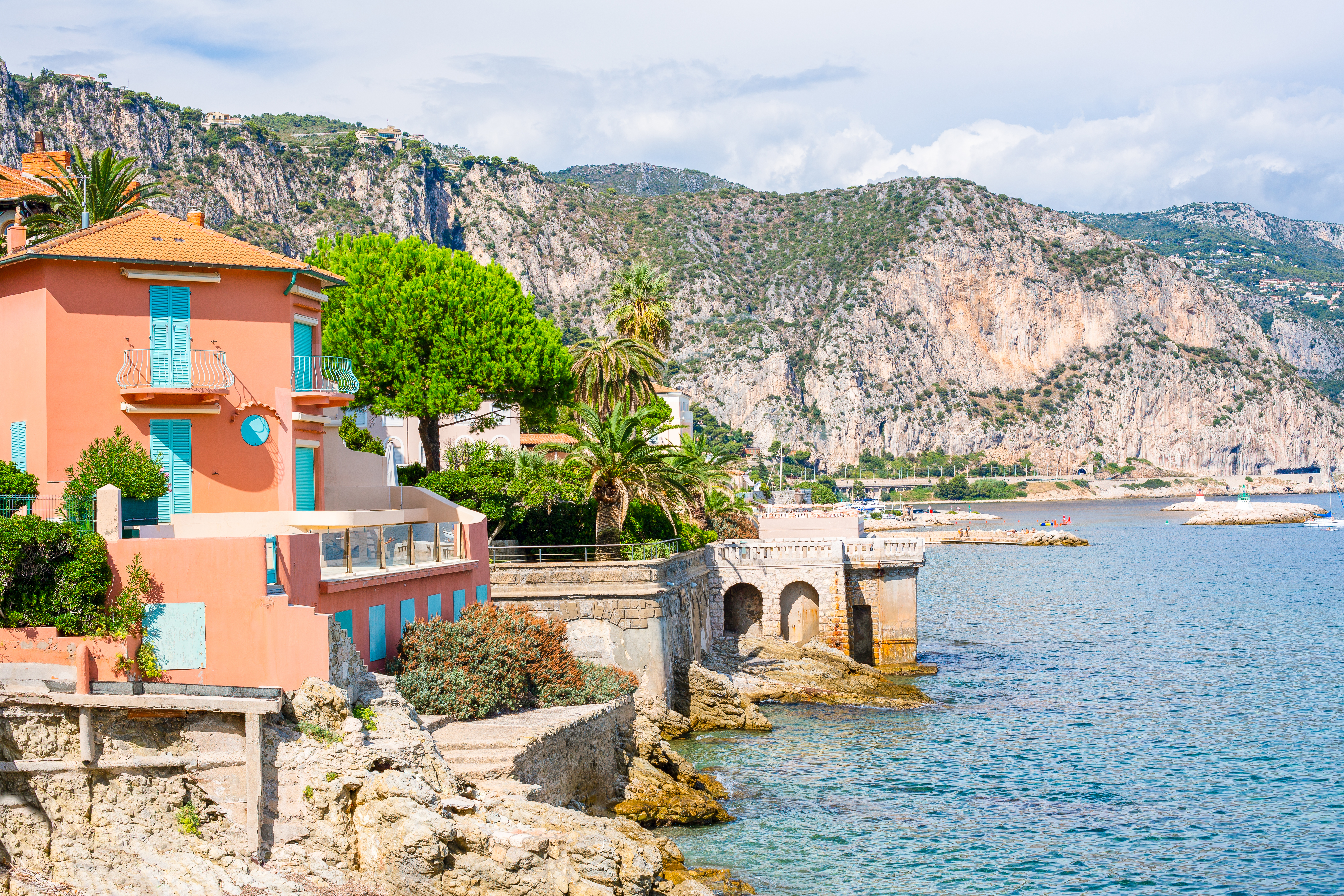 Coast with rocks and coloured houses at Beaulieu sur Mer
