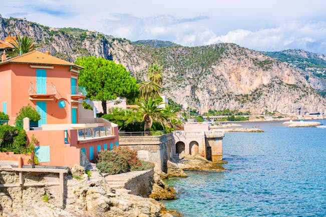 Coast with rocks and coloured houses at Beaulieu sur Mer