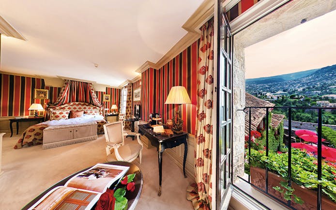 Le Saint Paul Cote d'Azur valley suite large bedroom with canopy and valley view