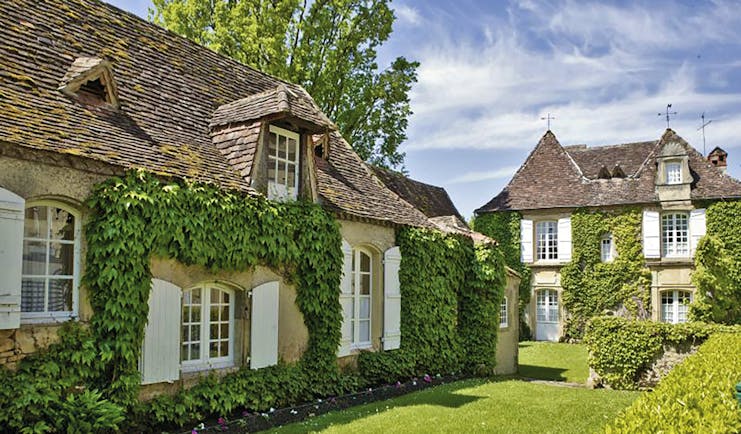 Le Vieux Logis Dordogne outdoor exterior two foliage covered buildings with white shuttered windows