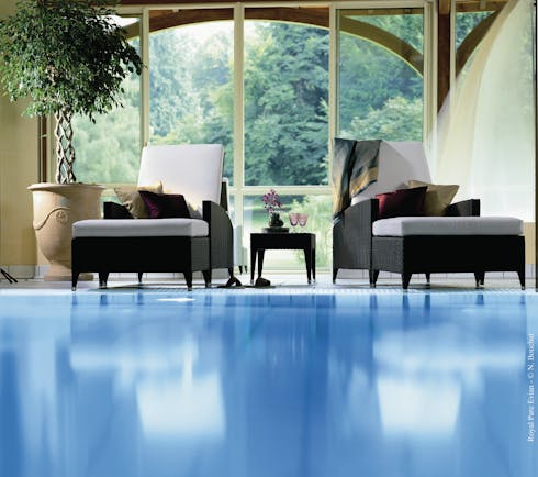 Hotel Royal Alps spa indoor pool chaises longues