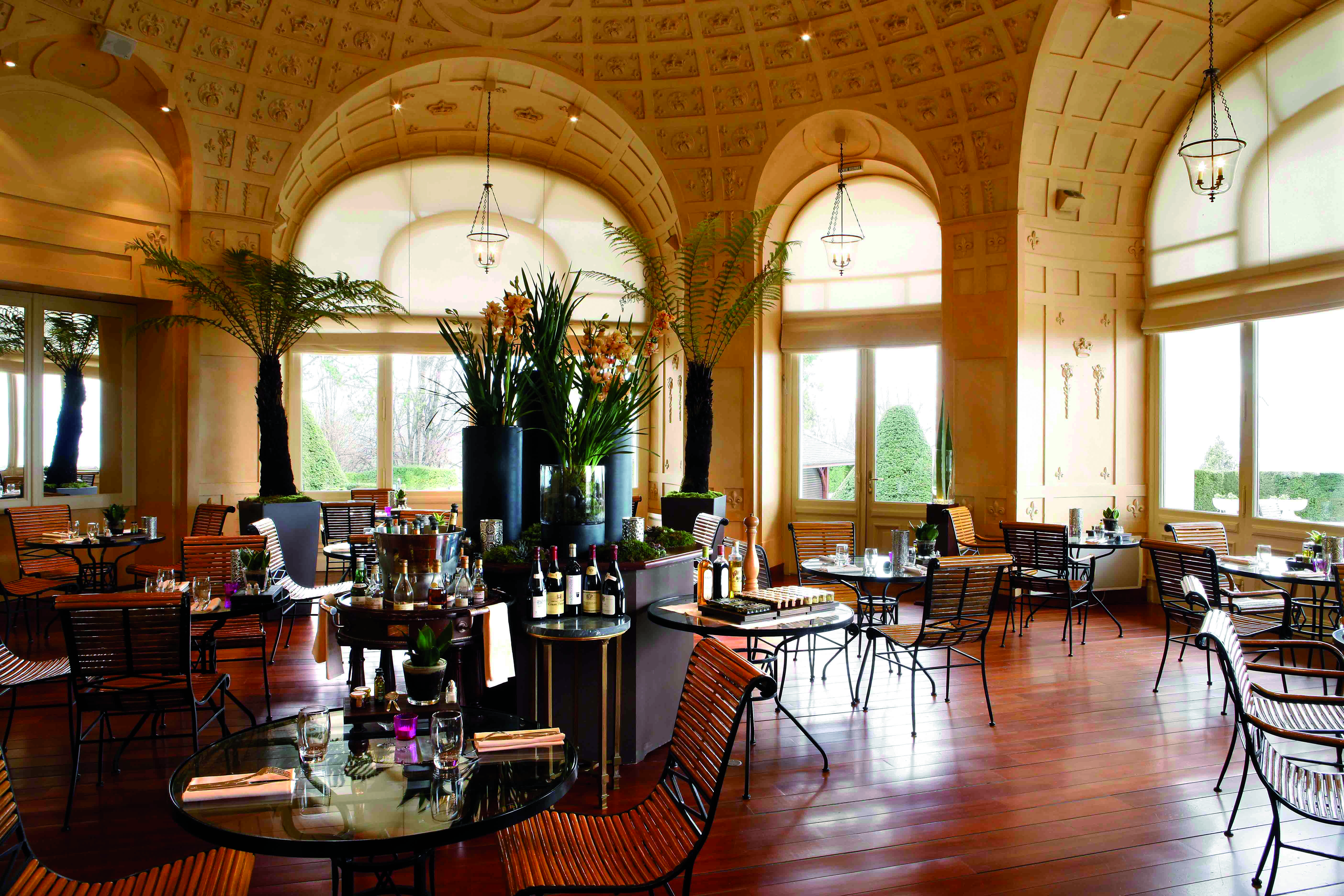 Hotel Royal Alps restaurant with palm trees