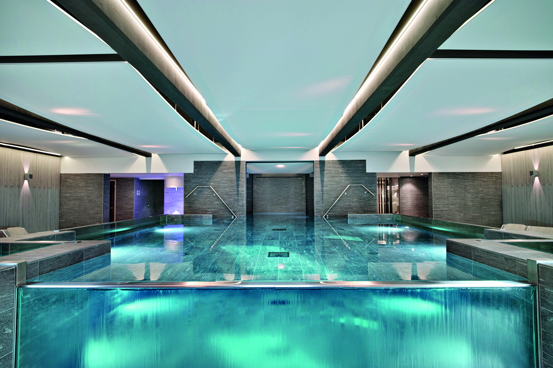 L'Imperial Palace Alps indoor pool