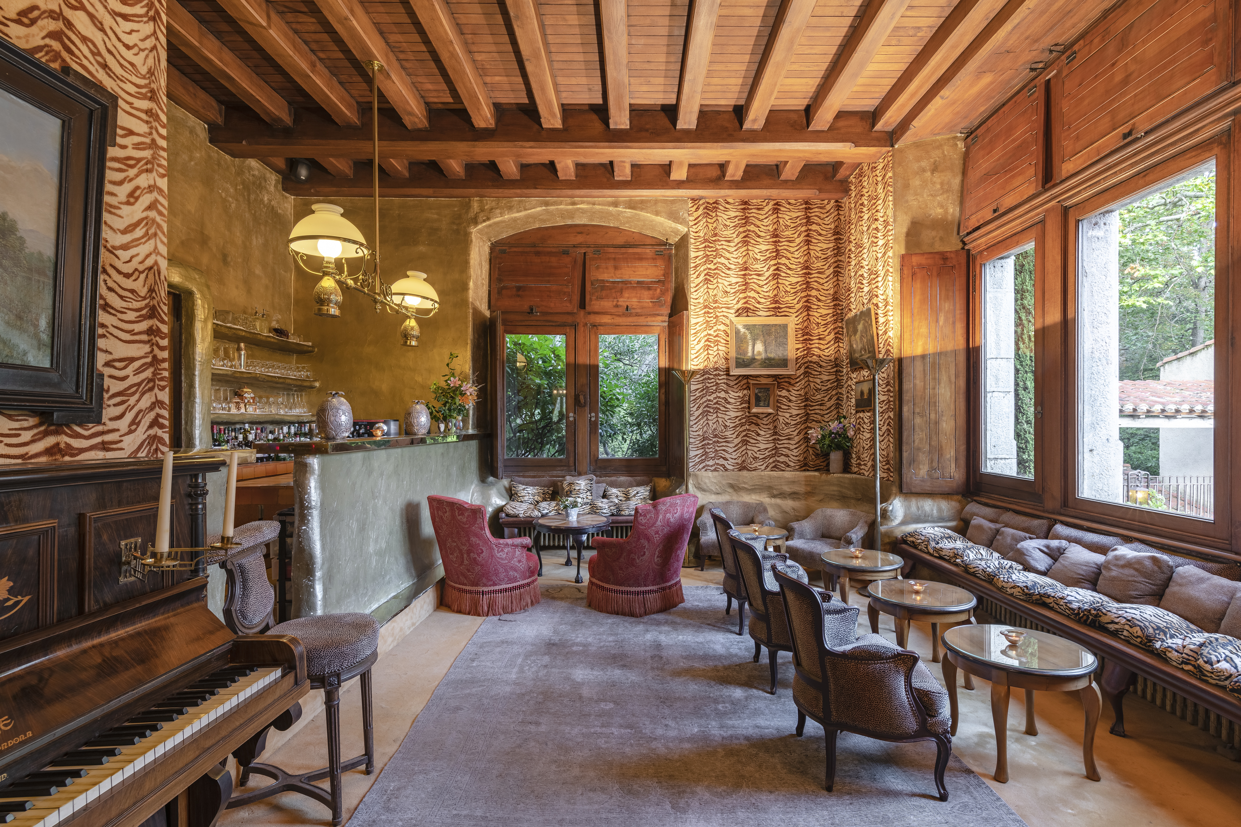 Chateau de Riell bar and piano
