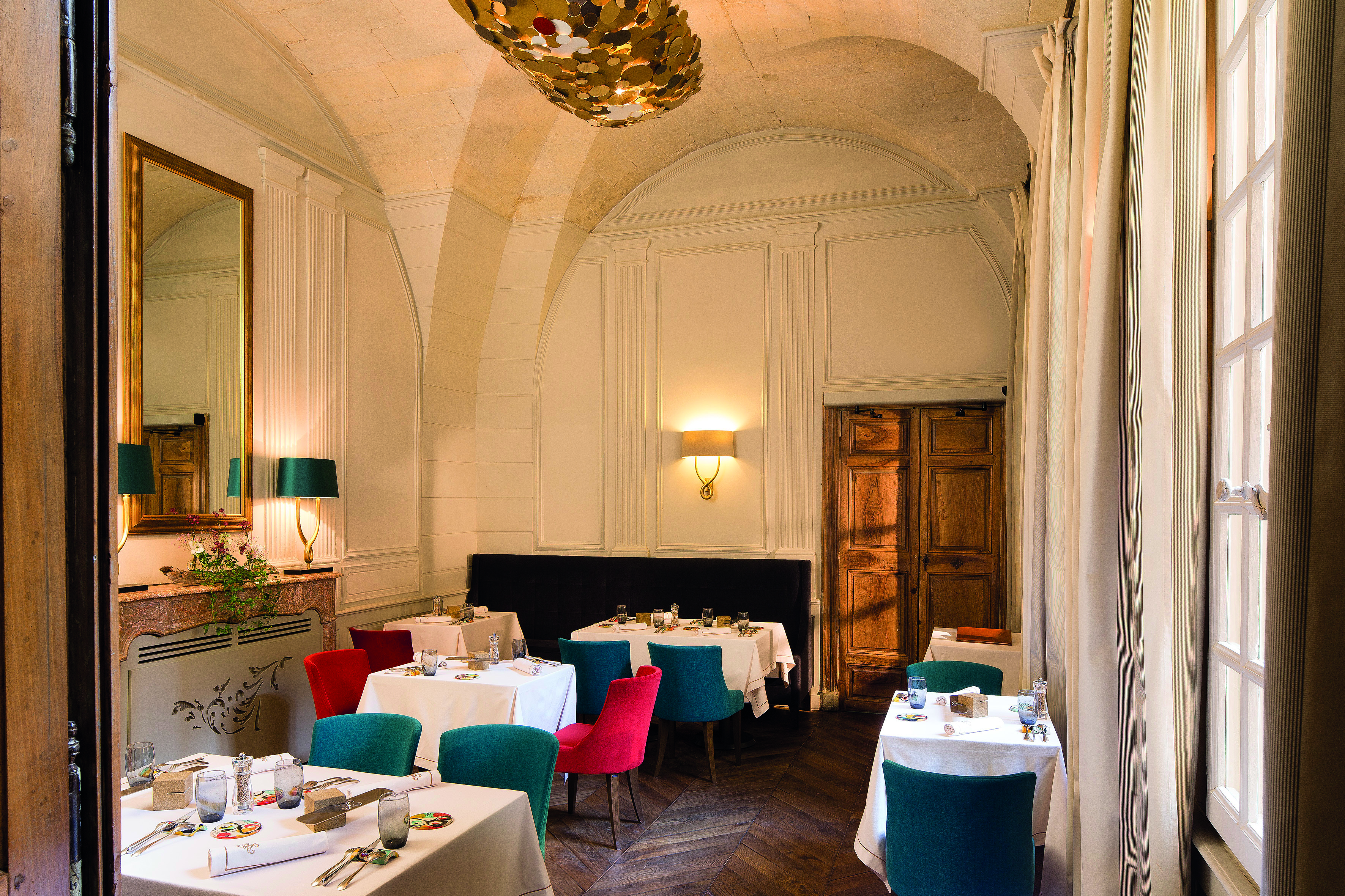 Maison d'Uzes Languedoc Roussillon restaurant small dining room