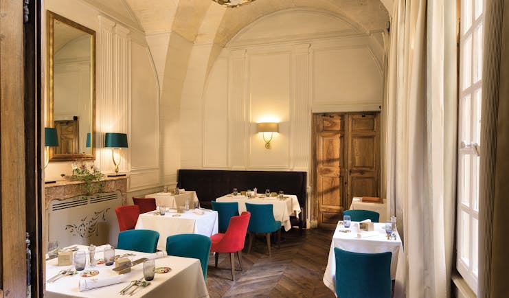 Maison d'Uzes Languedoc Roussillon restaurant small dining room