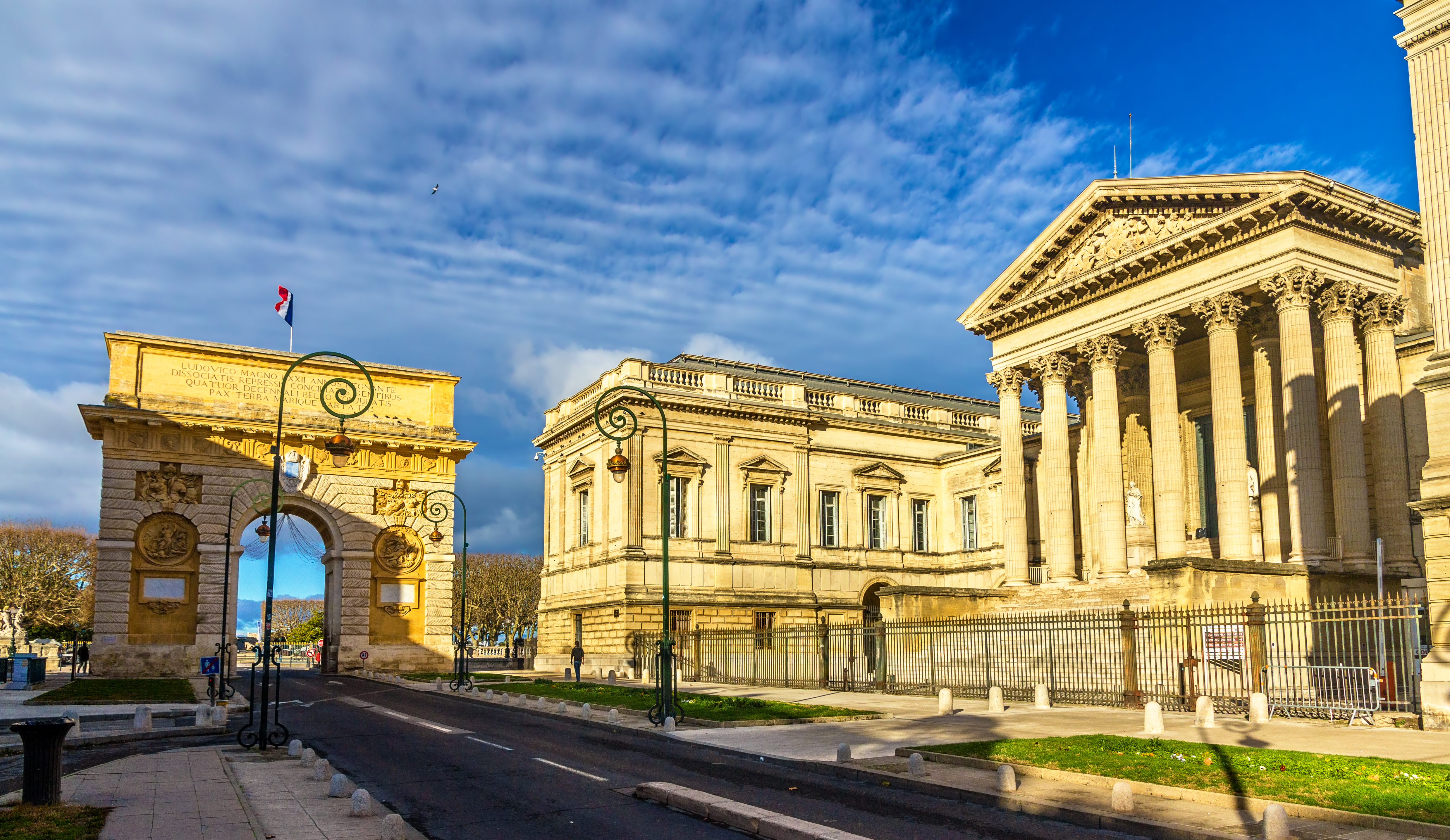 Triumphal arch and classical style courthouse in Montpellier