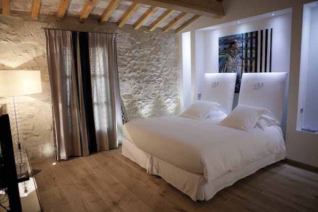 Le Domaine de Verchant Languedoc Roussillon junior suite bedroom with painting behind the bed
