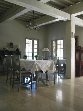 Relais des Chartreuses Languedoc Roussillon restaurant square table with four chairs in a dining room