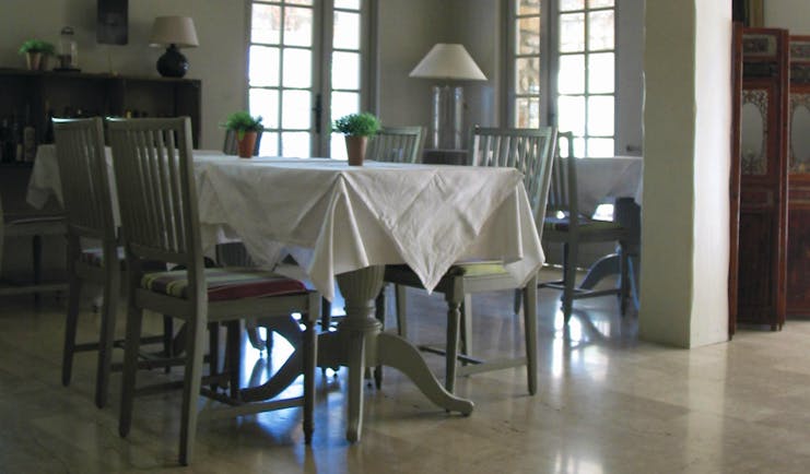Relais des Chartreuses Languedoc Roussillon restaurant square table with four chairs in a dining room
