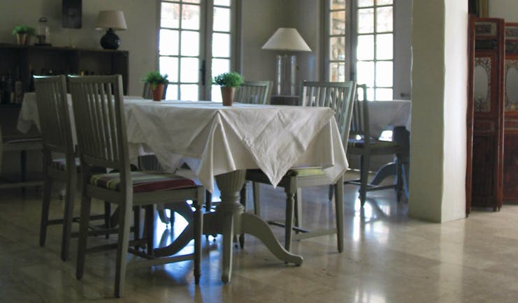 Relais des Chartreuses Languedoc Roussillon restaurant square table with four chairs in a dining room