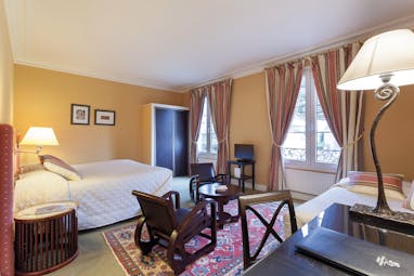 Chateau de Sully classic room, double bed, desk, chair, lamp, cosy traditional decor