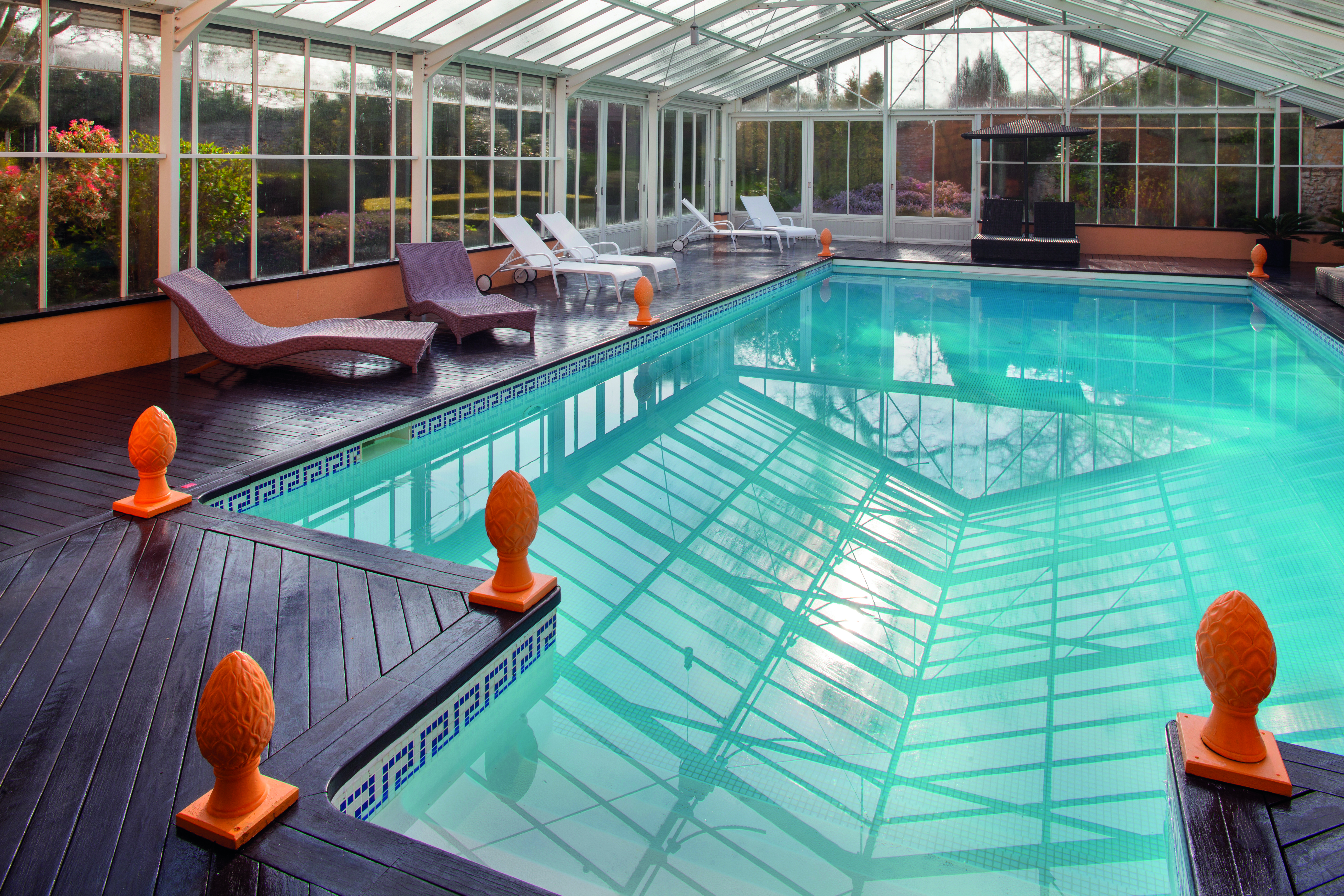Chateau de Sully pool, indoor pool, glass walls and ceiling, sun loungers