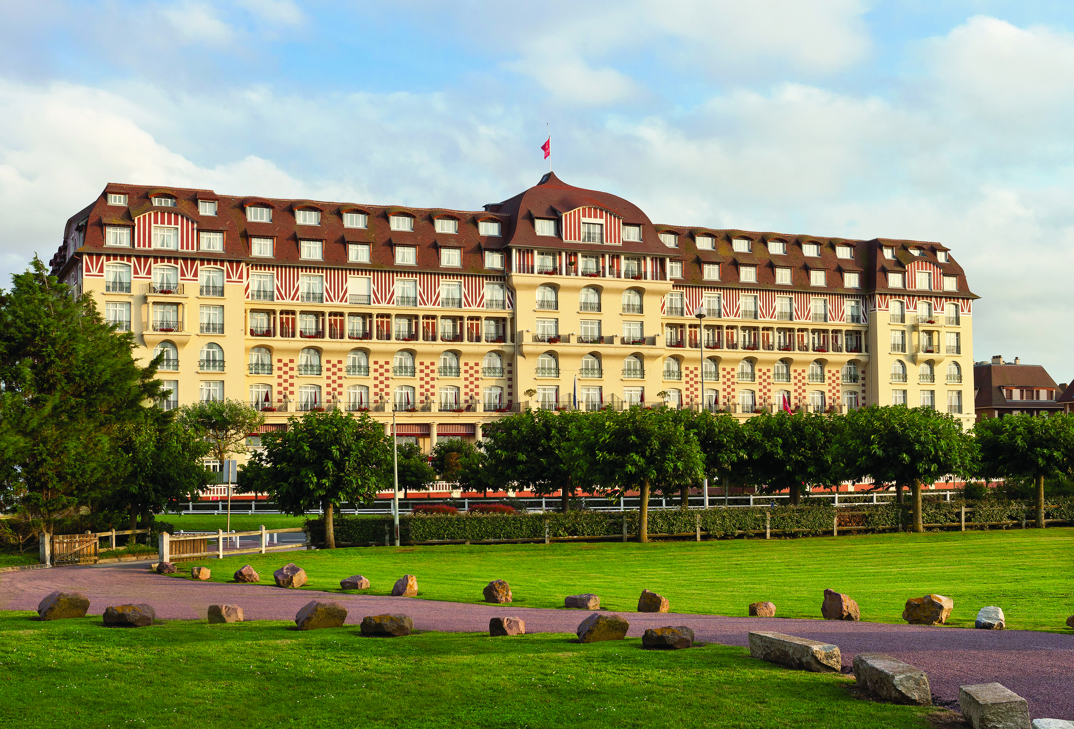 Hotel Royal Barriere exterior, large building, lawns, grand architecture