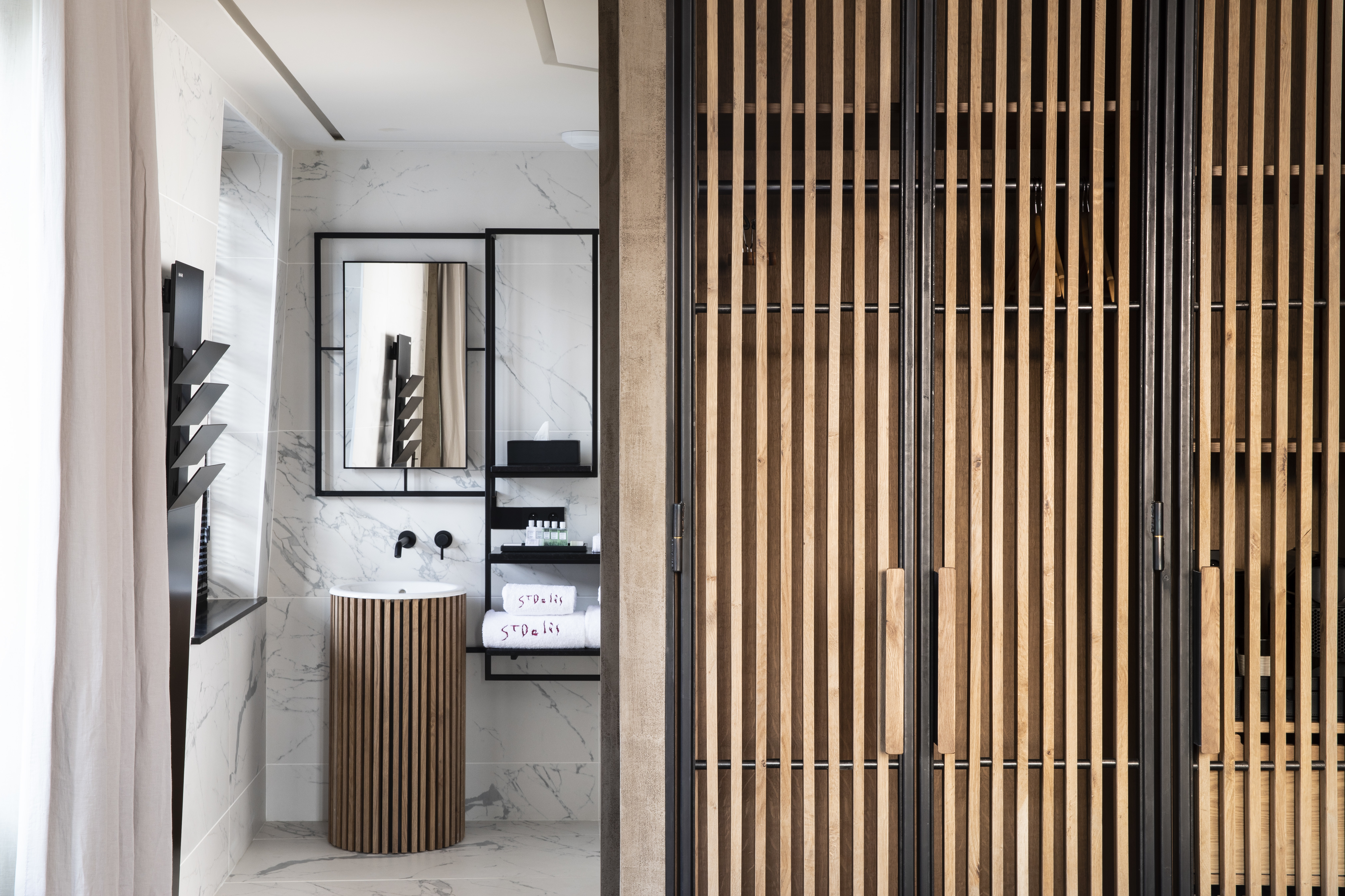 Hotel Saint-Delis Superior Room Bathroom