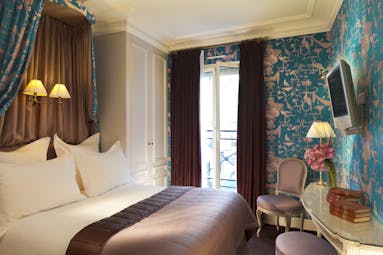 Hotel de Buci boudoir room, double bed, elegant decor, colourful wallpaper