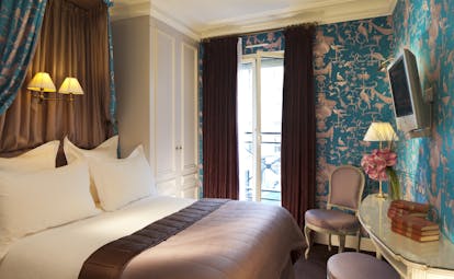 Hotel de Buci boudoir room, double bed, elegant decor, colourful wallpaper