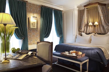 Hotel de Buci de maitre room, double bed, elegant decor, desk, lamp