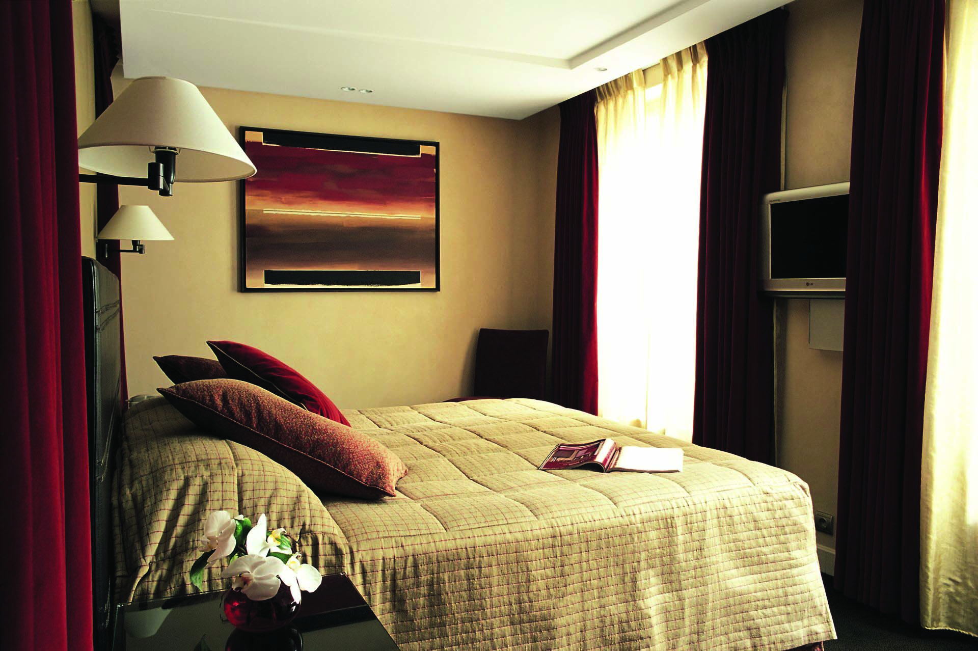 Hotel Esprit Saint Germain Paris bedroom with picture on the wall